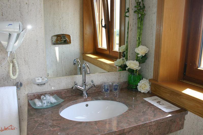 Complejo Aldeola Bed & Breakfast Malpica Exterior photo